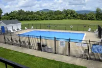 Days Inn by Wyndham Luray Shenandoah - Pools