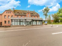 Former Hotel with Swimming Pool, Hot Tub, Sauna for Family Groups