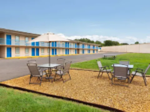 Super 8 by Wyndham Paducah I-24 Exit 4 Hotels in Paducah