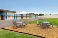 Super 8 by Wyndham Paducah I-24 Exit 4 Hotel di Paducah