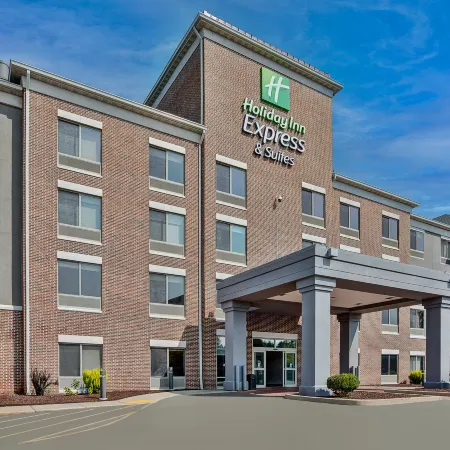 Holiday Inn Express & Suites MILWAUKEE NW – PARK PLACE by IHG