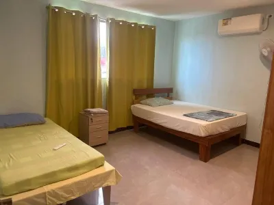 2 Beds Top Vibes Apartment next to United Nations Honiara Central Market附近的飯店