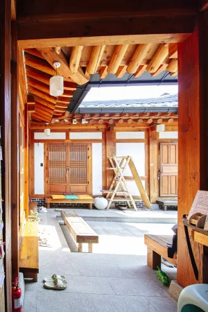 Jeonju Deoksugung Hanok Stay Отели рядом с достопримечательностью «Hanbyeokdang Pavillion»