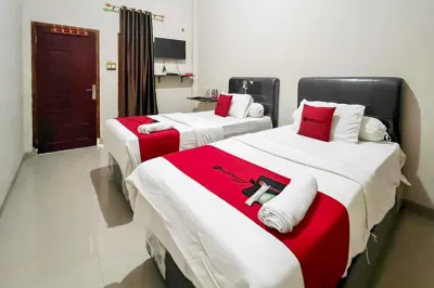 RedDoorz Syariah near Muara Enim Train Station Hotels near Pempek Panggang Wak Gendut