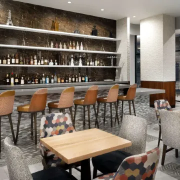 DoubleTree by Hilton Long Island City New York Отели рядом с достопримечательностью «Мидтаун-Ист»