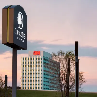 DoubleTree by Hilton St. Paul East Hotels near Sun Ray Shopping Center