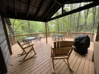 Cabin with game room, Wifi and pet friendly