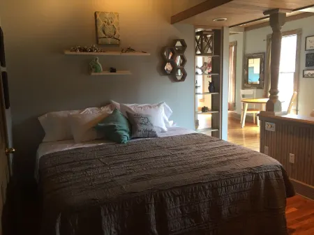 Night Owl (A) in Downtown Eurekaoptional paid parking upon request)