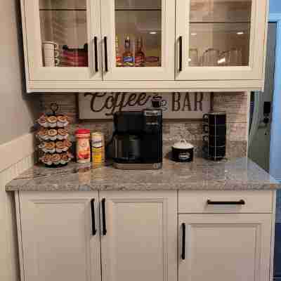 Penthouse Suite* 5-mins to Cedar Point Dining/Meeting Rooms