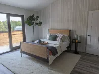 Family Friendly Lake Front New Build - 5bdrm + Hot Tub