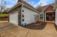 The Woodbriar, close to Hard Rock Casino, downtown Tulsa/BOK + patio w/fire pit - WiFi