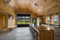 Barndominium, Embracing Skaneateles lake's Beauty. Hotels in Skaneateles