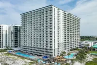 Condo IS on the Beach!  240+ 5-Star Reviews - Tiki Bar - 3 Pools - 2 Hot Tubs - شرفة