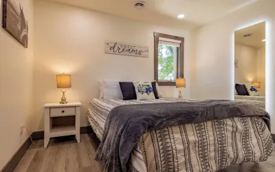 Beautiful NEW 1-bed, 1-bath right in downtown Cody! Sleeps up to 4.