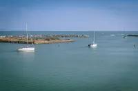 Seaviews Sovereign Harbour - adults-only apartment with stunning water views