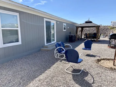 Spacious 4Br, 2BA Close to Elephant Butte Lake, and the Golf Course!