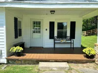 Farmhouse 2 minutes from The New River in Piney Creek, NC