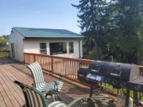 Larsen Farm Secluded Farmhouse with Hotub