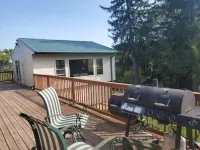 Larsen Farm Secluded Farmhouse with Hotub