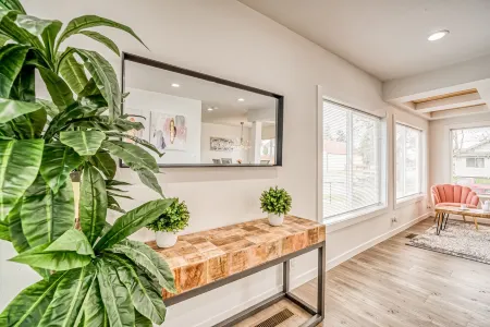 Welcome to the Safehouse! Modern remodeled 5 bedroom home in Tacoma duplex!