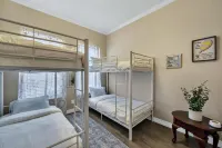 Lake Access - Private Pool - 2 Acres Retreat