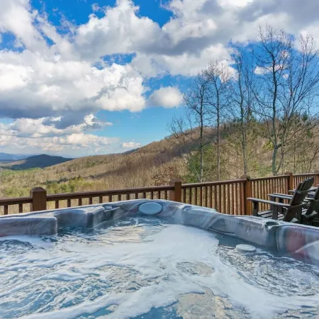 Private Mountain Cabin Retreat 1.5 acres, Amazing Views, Hot Tub, STARLINK Wifi
