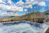 Private Mountain Cabin Retreat 1.5 acres, Amazing Views, Hot Tub, STARLINK Wifi
