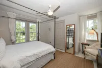 Stylish Cottage, Walkable to DT Geneva, pet friendly