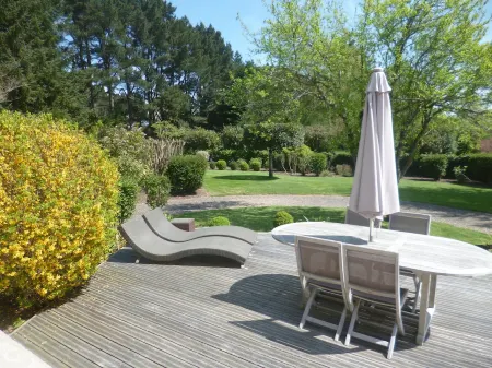 Beautiful outbuilding on property, seafront and golf course Отели в г. Бадан