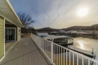 Right on the 21mm!! 3 bedroom 2 bath waterfront home with dock! In Redhead Cove!