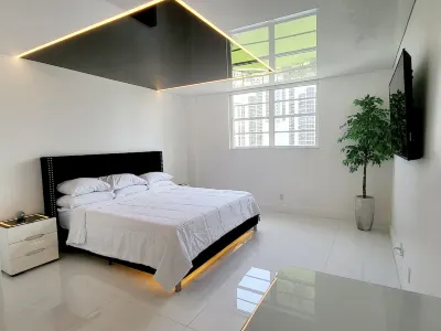 Luxury Beach & City View Condo. 5 minute walk to beach! Sunny Isles Beach Miami.