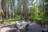 Fun Family Cabin in the Heart of the Lost Sierra w/ BBQ, Games and Tons of Space