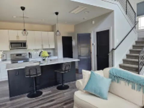 Cozy open concept home in beautiful Davidson near Lake Norman