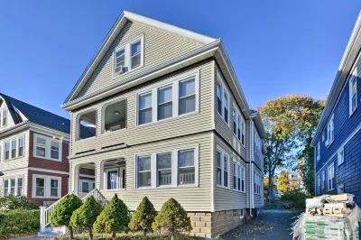 BRAND NEW 3bds/2bths in a small & friendly neighborhood.Mins away from Boston. Hotell i Dorchester
