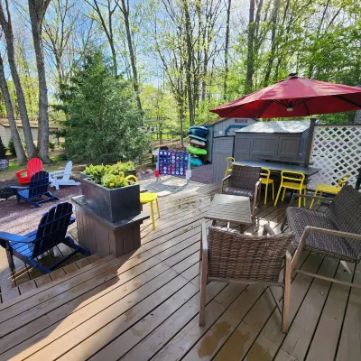 Ranch at Bear Creek Lake Jim Thorpe game room, fire pit walk to pool and lake!