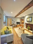 Historic cosy Old Town cottage-parking, garden, 2-min walk to beach