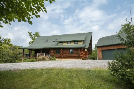 3 acre Lake, Farm Animals Petting Zoo, Horses and Horseback Riding, Room to roam