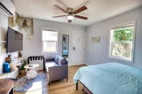 Cozy Cottage  - Minutes from Beaches and Historic Dearborn St!