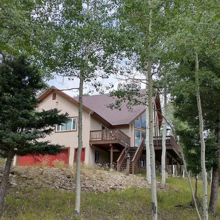 Secluded Mountain Getaway with Million Dollar Views, Pet Friendly