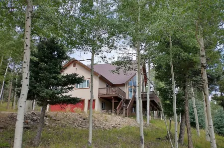 Secluded Mountain Getaway with Million Dollar Views, Pet Friendly