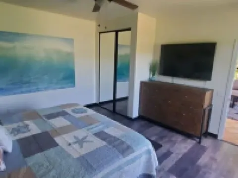 Detached guest house on private gated Spanish Estate with a pool, Temecula close フォールブルックのホテル