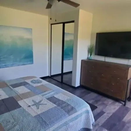 Detached guest house on private gated Spanish Estate with a pool, Temecula close