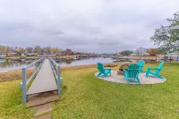 Perfect fisherman’s getaway. Picturesque cottage on deep water cove.