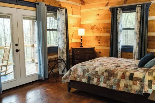 The Blue Bird Suite at Hawthorn Haven- Upper Level