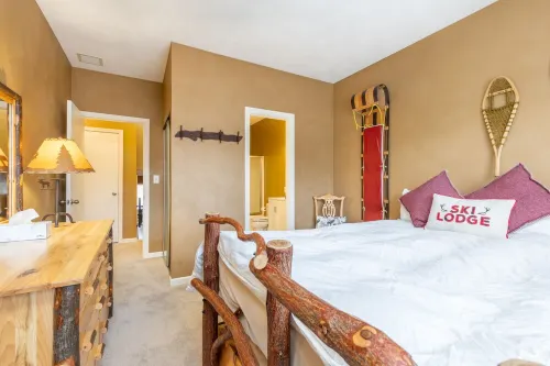 Prime Resort Location, Modern Ski/Out w/ Balcony
