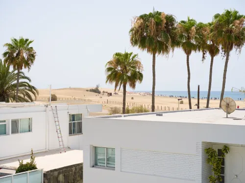 Apartment in Maspalomas 30 m away to the beach with views & private parking.