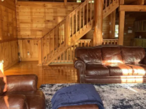 Blue Ridge Mountain Cabin; chill vibes, scenic views, nearby hiking and wineries 約翰遜縣酒店