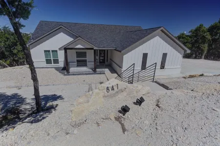 Oasis of Tranquility at Canyon Lake - New Build, Sleeps 8, Fire Pit Отели в г. Каньон Лейк