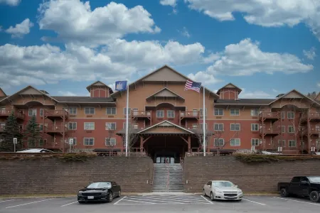 2 bed/2 bath w/sauna, steam room, hot tub, heated pool, exercise and game rooms!