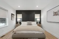 Lake Views, Modern & Luxurious, Walk to Town